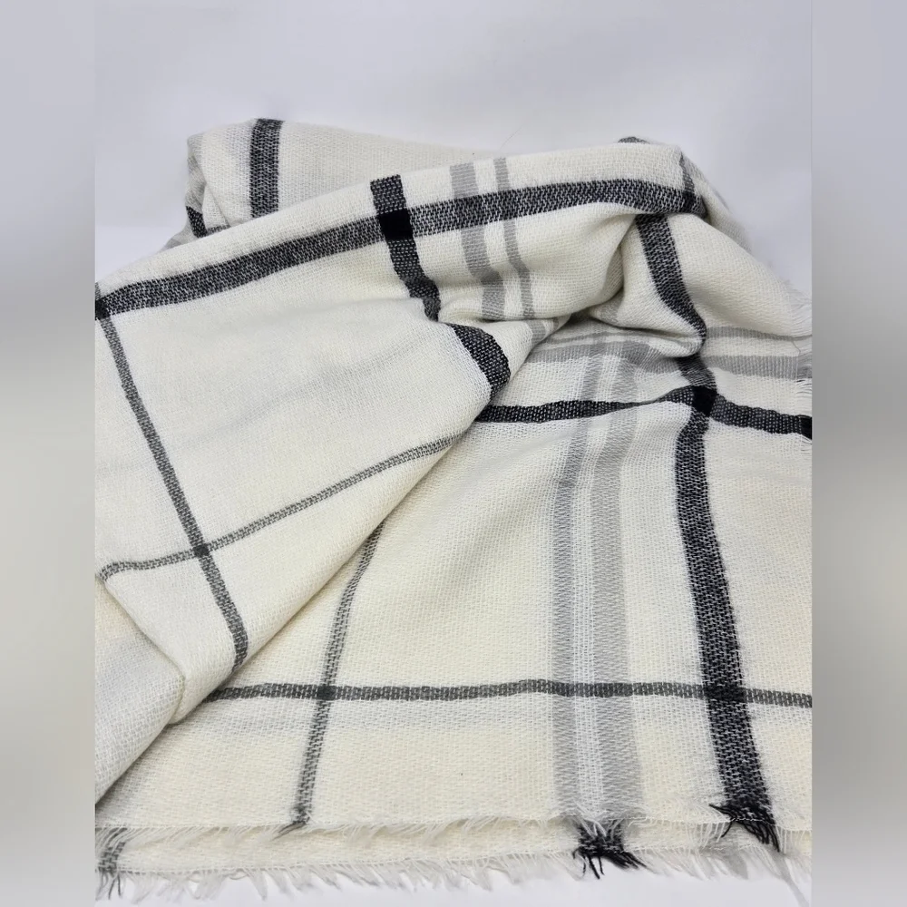 OLD NAVY OVERSIZE FLANNEL BLANKET SCARF CREAM PLAID SHAWL WRAP WOMEN OS COZY